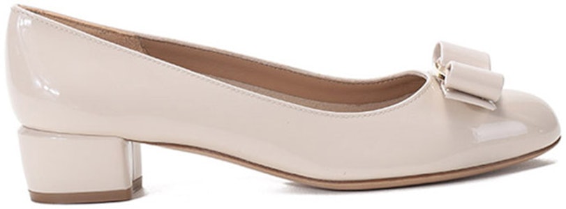 (W) FERRAGAMO Vara 'Sepatu Hak Pita Beige' 01B221-723350 Order (W) FERRAGAMO Vara 'Sepatu Hak Pita Beige' 01B221-723350