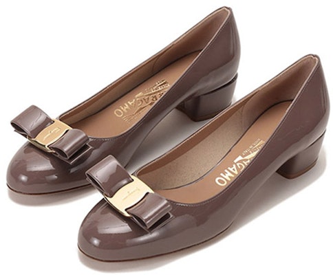 Ferragamo 菲拉格慕 Vara 蝴蝶結高筒鞋 女款 駝色 Lookbook Ferragamo 菲拉格慕 Vara 蝴蝶結高筒鞋 女款 駝色