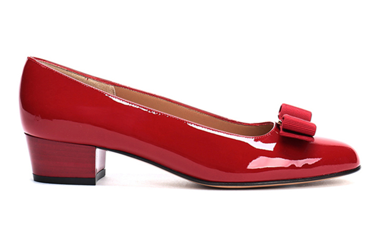 Order (W) フェラガモ Vara レッドパテント 017468-591947