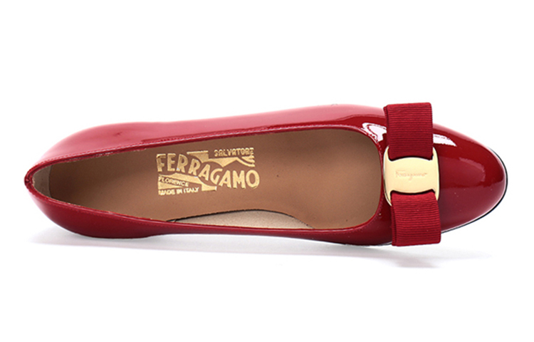 Shop (W) フェラガモ Vara レッドパテント 017468-591947