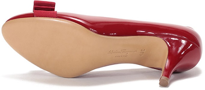 Ferragamo 菲拉格姆 牛漆皮VARA 蝴蝶結圓頭高筒鞋 女款 紅色 Shop Ferragamo 菲拉格姆 牛漆皮VARA 蝴蝶結圓頭高筒鞋 女款 紅色