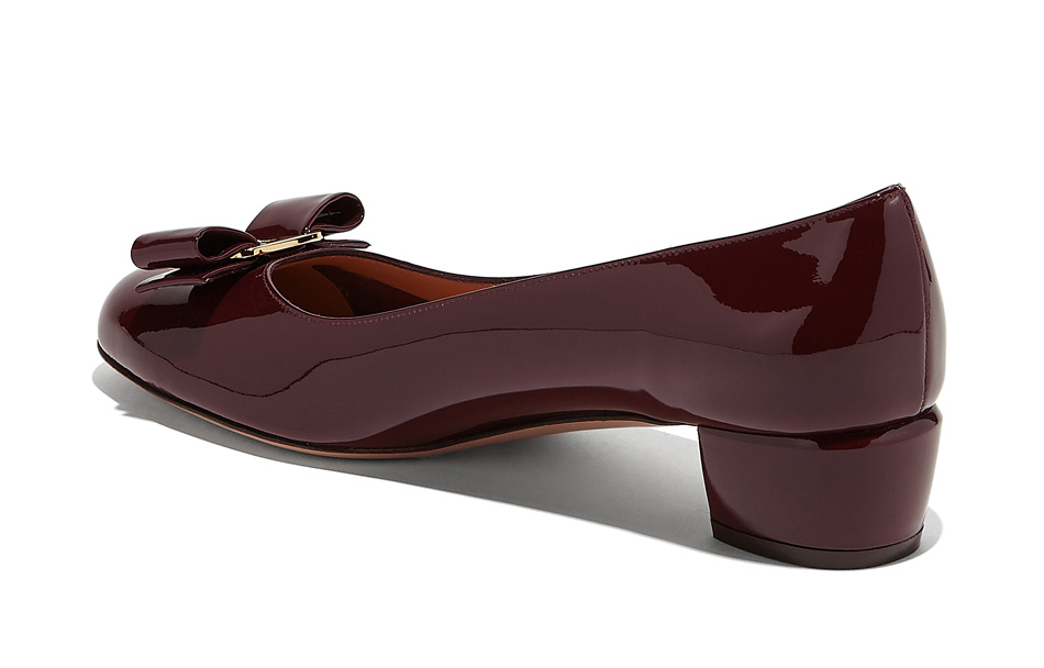 Lookbook (W) フェラガモ Vara バーガンディ パンプス 01B221-695370