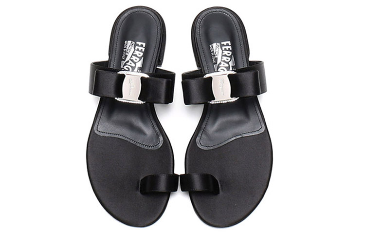 Shop Ferragamo 菲拉格慕 VARA系列 蝴蝶結平底涼鞋拖鞋 女款 黑色