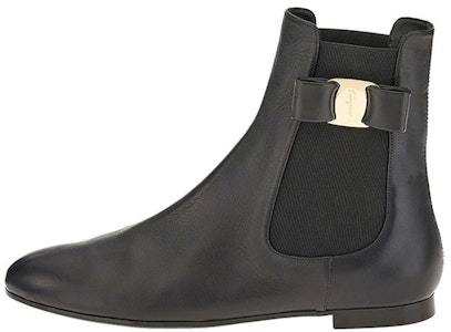 (W) FERRAGAMO Sepatu Boot Chelsea Vara 'Black Bow' Hitam 01B903-744825 Buy (W) FERRAGAMO Sepatu Boot Chelsea Vara 'Black Bow' Hitam 01B903-744825