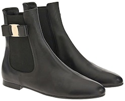 (W) FERRAGAMO Sepatu Boot Chelsea Vara 'Black Bow' Hitam 01B903-744825 Lookbook (W) FERRAGAMO Sepatu Boot Chelsea Vara 'Black Bow' Hitam 01B903-744825