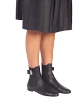 (W) FERRAGAMO Sepatu Boot Chelsea Vara 'Black Bow' Hitam 01B903-744825 Purchase (W) FERRAGAMO Sepatu Boot Chelsea Vara 'Black Bow' Hitam 01B903-744825