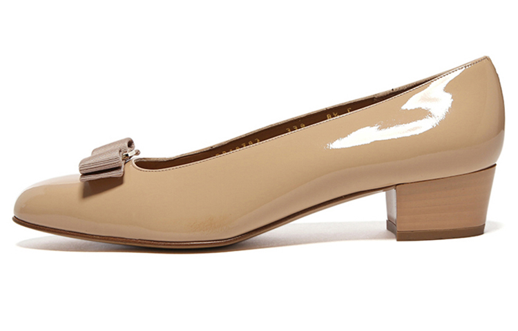 (W) FERRAGAMO Vara High Heel Pump 'Nude Bow'