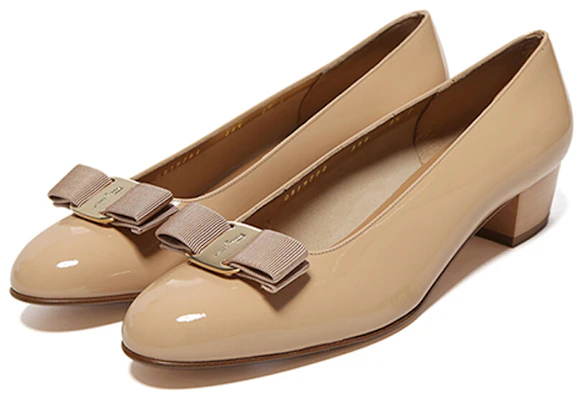 (W) FERRAGAMO Escarpins Vara Talons Hauts ''Nude Bow'' 01B221-530039 Lookbook (W) FERRAGAMO Escarpins Vara Talons Hauts ''Nude Bow'' 01B221-530039