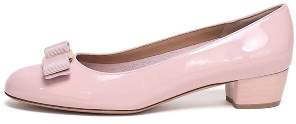 (W) FERRAGAMO Vara Hoge Hak ''Lichtroze Lakstrik'' 01B221-643071 Buy (W) FERRAGAMO Vara Hoge Hak ''Lichtroze Lakstrik'' 01B221-643071