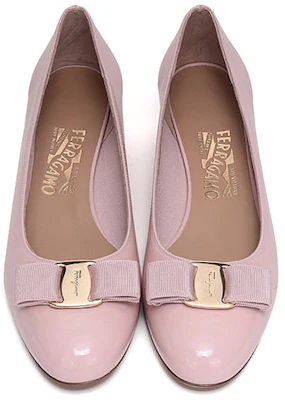 (W) FERRAGAMO Vara Hoge Hak ''Lichtroze Lakstrik'' 01B221-643071 Shop (W) FERRAGAMO Vara Hoge Hak ''Lichtroze Lakstrik'' 01B221-643071