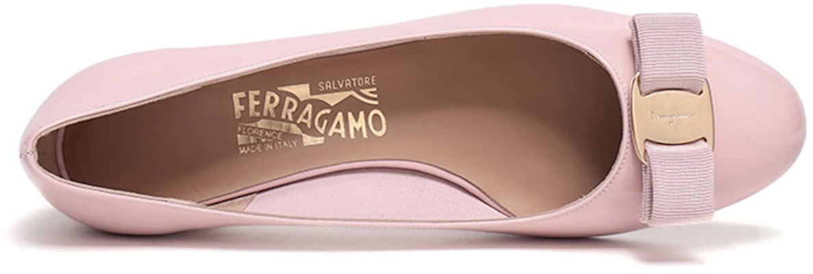 (W) FERRAGAMO Vara Hoge Hak ''Lichtroze Lakstrik'' 01B221-643071 Purchase (W) FERRAGAMO Vara Hoge Hak ''Lichtroze Lakstrik'' 01B221-643071