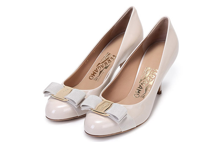 Lookbook (W) FERRAGAMO Vara Lakleer ''Bone White'' 01B788-723363