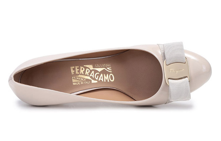Purchase (W) FERRAGAMO Vara Lakleer ''Bone White'' 01B788-723363