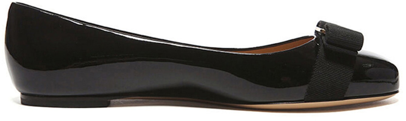 (W) FERRAGAMO Varina 'Sepatu Flats Kulit Glossy Hitam' 01A181-574556 Order (W) FERRAGAMO Varina 'Sepatu Flats Kulit Glossy Hitam' 01A181-574556