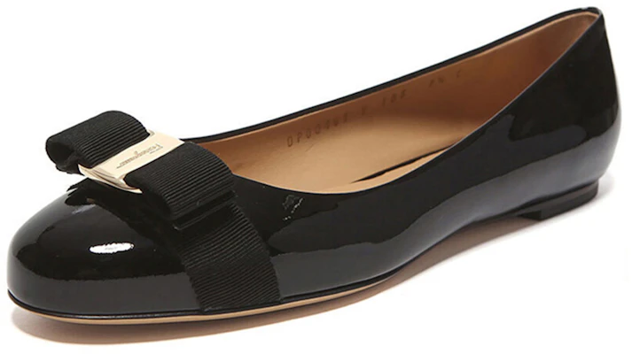 (W) FERRAGAMO Varina 'Kasut Flat Kulit Hitam Berkilat' 01A181-574556 Shop (W) FERRAGAMO Varina 'Kasut Flat Kulit Hitam Berkilat' 01A181-574556