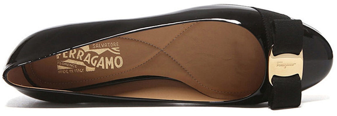 (W) FERRAGAMO Varina 'Sepatu Flats Kulit Glossy Hitam' 01A181-574556 Purchase (W) FERRAGAMO Varina 'Sepatu Flats Kulit Glossy Hitam' 01A181-574556