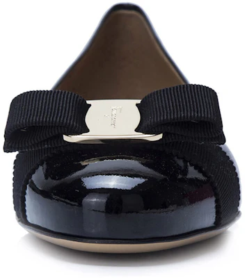 (W) FERRAGAMO Varina 'Kasut Flat Kulit Hitam Berkilat' 01A181-574556 Purchase (W) FERRAGAMO Varina 'Kasut Flat Kulit Hitam Berkilat' 01A181-574556
