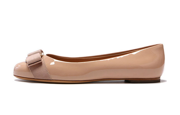 (W) FERRAGAMO Varina 'Light Camel'