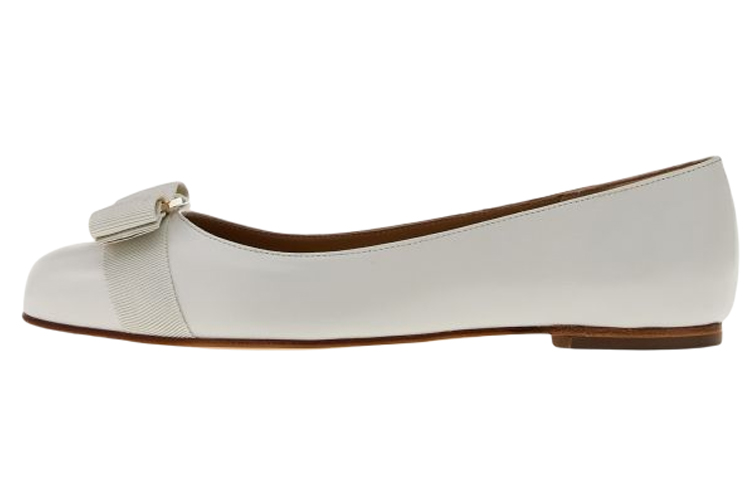 (W) FERRAGAMO Varina 'White Ballet Flats'