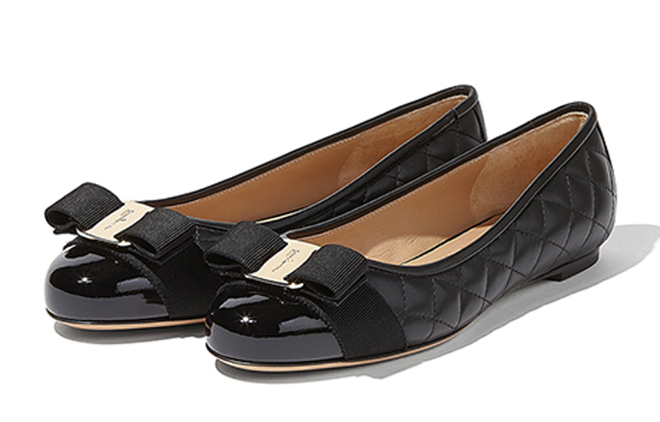 Shop (W) FERRAGAMO Varina 'Flat Ballet Hitam' 01M831-672100