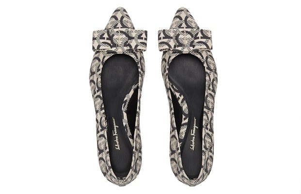 (W) FERRAGAMO Viva Ballet Flat 'Beige Hitam' 01R456-733604 Lookbook (W) FERRAGAMO Viva Ballet Flat 'Beige Hitam' 01R456-733604
