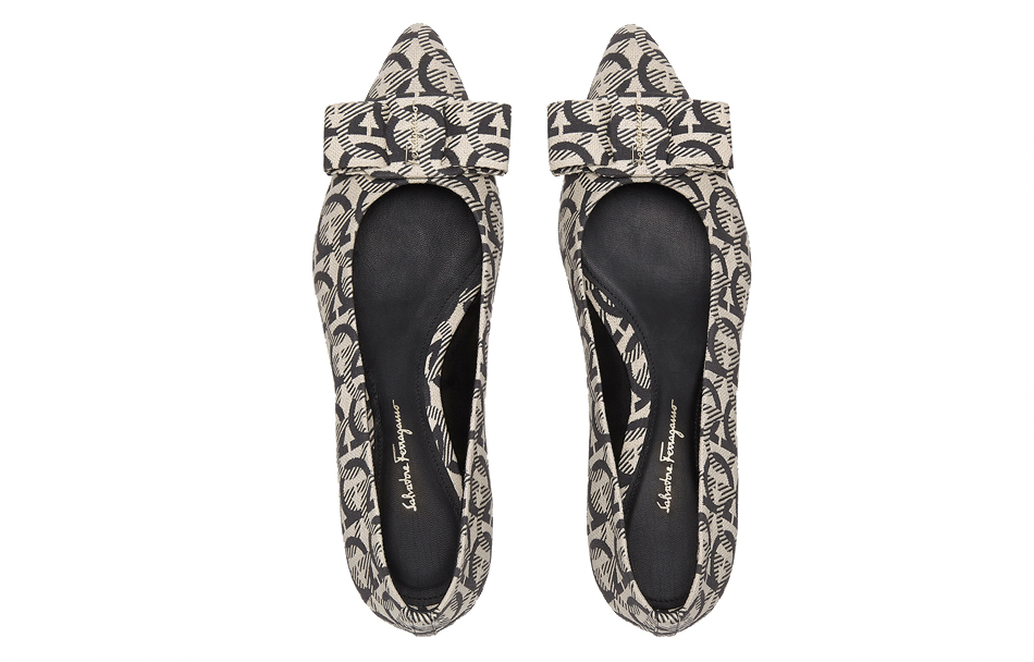 Lookbook (W) FERRAGAMO Viva Ballet Flat ''Beige Zwart'' 01R456-733604