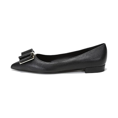 (W) FERRAGAMO Zerio 'Black Bow Tie Pointed Flats'