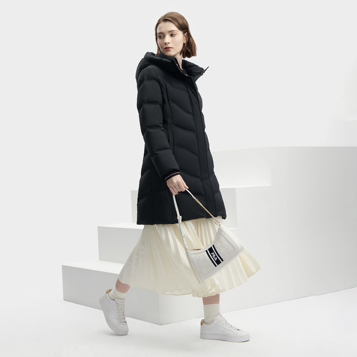 (Women) FILA  Black Mid-Length Casual Simple Down Jacket F11W341910F-BK 圖 4