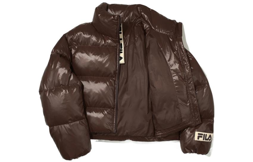 Shop (W) FILA Jaket Puffer Pendek Coklat dengan Logo Patch dan Resleting FS2DJE4153F-BRN