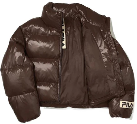(W) FILA Jaket Puffer Pendek Coklat dengan Logo Patch dan Resleting FS2DJE4153F-BRN Shop (W) FILA Jaket Puffer Pendek Coklat dengan Logo Patch dan Resleting FS2DJE4153F-BRN