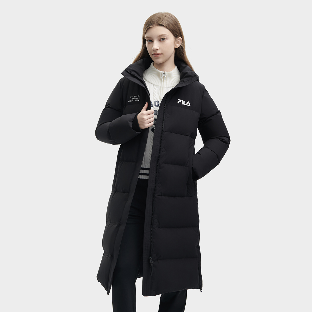 Details for (W) FILA Jaket Overcoat Hooded Panjang Hitam - Tahan Air, Angin, dan Berinsulasi. F11W349910F-BK