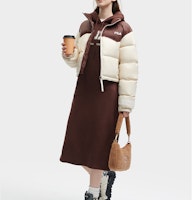 (W) FILA 短立領拼色羽絨外套 - 小麥米色。 F51W349902F-BG Purchase (W) FILA 短立領拼色羽絨外套 - 小麥米色。 F51W349902F-BG