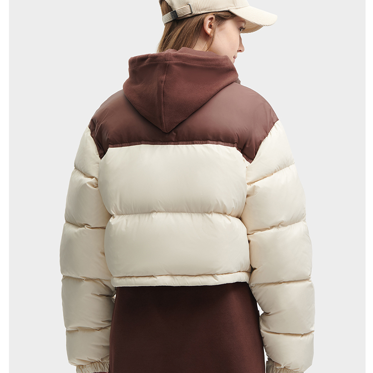 Details for (W) 휠라 숏 스탠드 칼라 컬러블록 푸퍼 자켓 - 밀 베이지. F51W349902F-BG