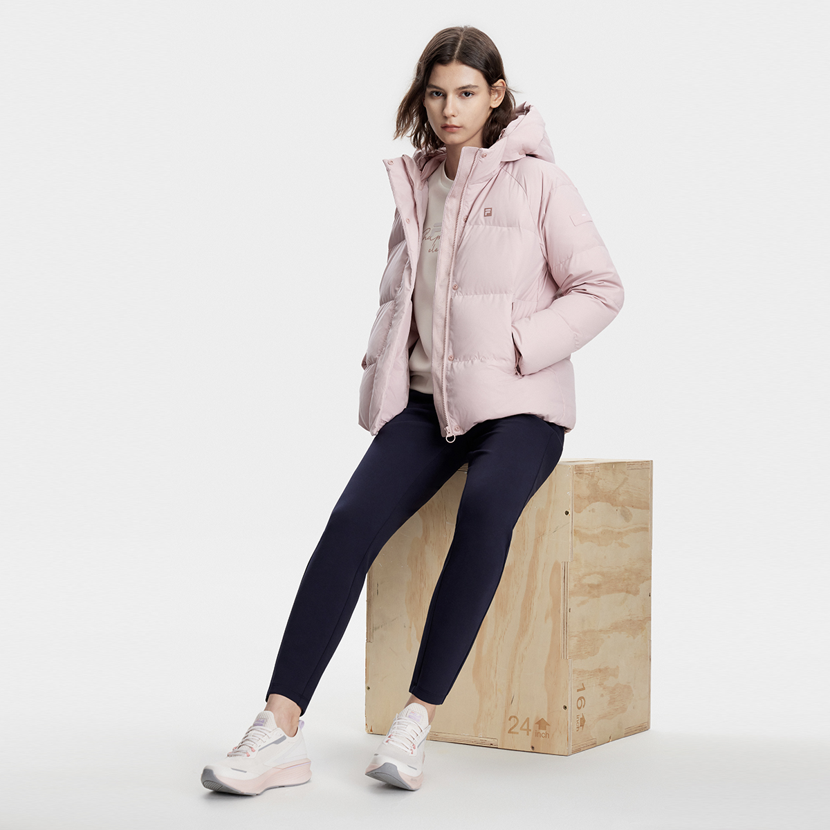 (Women) FILA  Thickened Hooded Down Jacket - Light Purple Red Sports Coat A11W341907FPK 圖 5