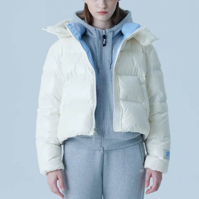 (W) FILA白色鵝絨短款羽絨外套附可拆式帽。 FS2DJF4161F-IVY Sizing (W) FILA白色鵝絨短款羽絨外套附可拆式帽。 FS2DJF4161F-IVY