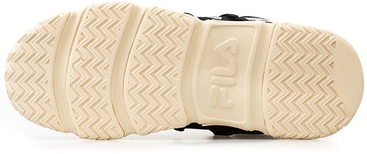 Fila Fusion 斐樂潮牌 BarricadeLow 突破者 復古籃球鞋 女款 黑白 Shop Fila Fusion 斐樂潮牌 BarricadeLow 突破者 復古籃球鞋 女款 黑白