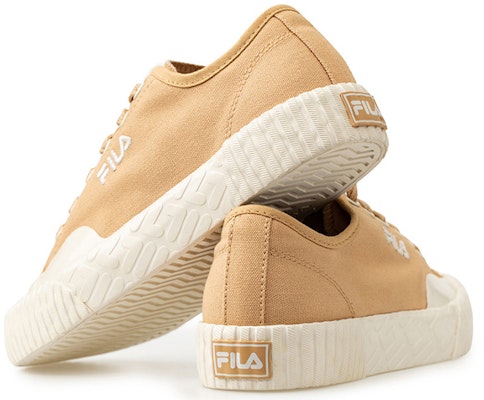 (W) FILA Carve Sneakers Kuning T12W034402FSS Lookbook (W) FILA Carve Sneakers Kuning T12W034402FSS