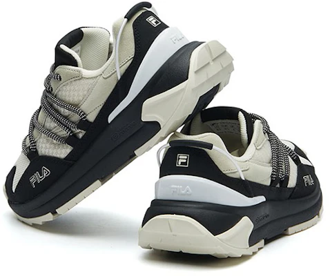 (W) FILA Corsa Low Chunky Sneakers Putih/Hitam F12W134145FVB Shop (W) FILA Corsa Low Chunky Sneakers Putih/Hitam F12W134145FVB