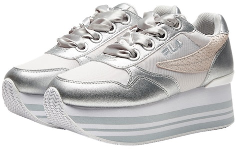 FILA斐樂 潮流百搭增高 厚底鞋 女款 銀白 Lookbook FILA斐樂 潮流百搭增高 厚底鞋 女款 銀白