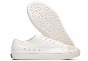 Shop Fila 斐樂 Fmc系列 貝內蒂 帆布鞋 女款 奶白