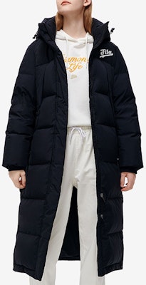 (W) FILA Fusion Chaqueta Negra Larga con Capucha y Diseño de Parche con Letras. T11W242916FBK Details for (W) FILA Fusion Chaqueta Negra Larga con Capucha y Diseño de Parche con Letras. T11W242916FBK