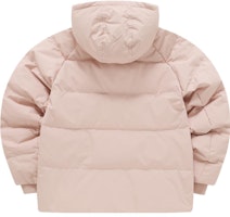 (W) 斐乐FUSION宽松时尚连帽防风羽绒服夹克-粉色 T11W341904FPK Lookbook (W) 斐乐FUSION宽松时尚连帽防风羽绒服夹克-粉色 T11W341904FPK