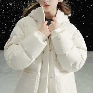 (W) 휠라 퓨전 롱 다운 자켓 화이트 - 후드, 따뜻한 캐주얼 핏. T11W345907AWT Purchase (W) 휠라 퓨전 롱 다운 자켓 화이트 - 후드, 따뜻한 캐주얼 핏. T11W345907AWT