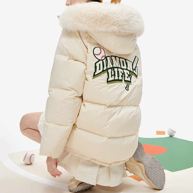 Sizing (W) FILA Fusion 白色长款羽绒服连帽外套 - 时尚保暖款式。 T11W242909F-IV