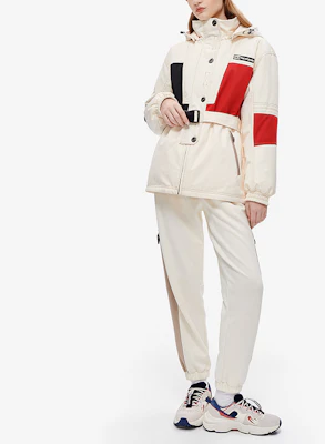 (W) FILA FUSION 白色麦芽连帽中长款羽绒服 T11W247906F-IV Shop (W) FILA FUSION 白色麦芽连帽中长款羽绒服 T11W247906F-IV