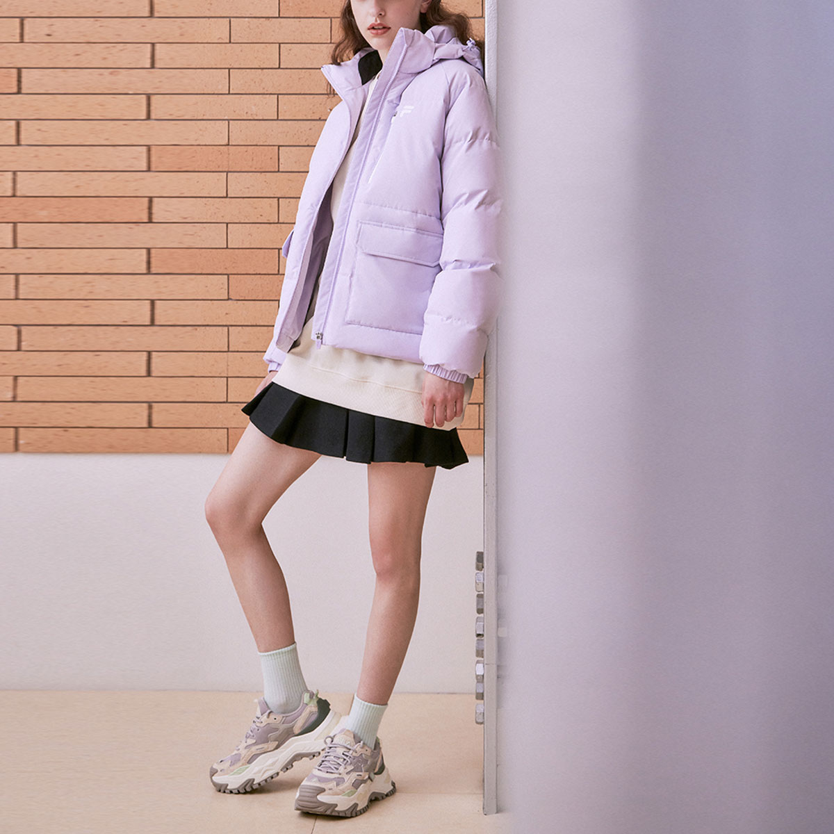 Sizing (W) FILA Fusion Jaket Down Hoodie Ungu Muda QR Letter Print. T11W316904AVT