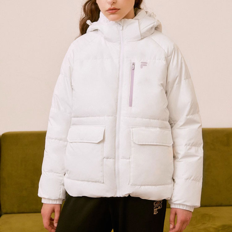 Lookbook (W) FILA Fusion 白色連帽羽絨外套 防風保暖。 T11W316904FWT