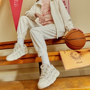 (W) Sneakers FILA FUSION ADE Barricade 'Beige Putih' T12W313201FOM Sizing (W) Sneakers FILA FUSION ADE Barricade 'Beige Putih' T12W313201FOM