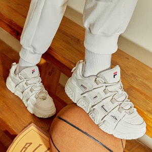 (W) Sneakers FILA FUSION ADE Barricade 'Beige Putih' T12W313201FOM Cheap (W) Sneakers FILA FUSION ADE Barricade 'Beige Putih' T12W313201FOM