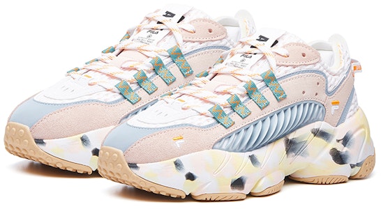 (W) 斐乐FUSION ADE低帮粉白配色 T12W041103FCF Lookbook (W) 斐乐FUSION ADE低帮粉白配色 T12W041103FCF